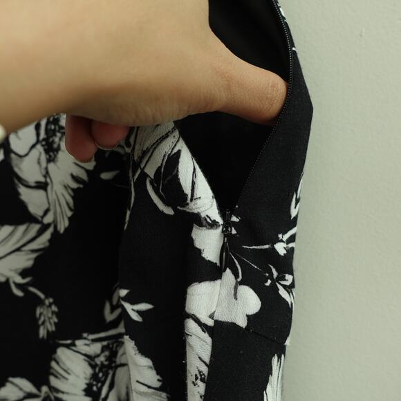 White House Black Market Womens Flutter Mini Skirt White Floral Pattern Size 8 - Picture 4 of 7